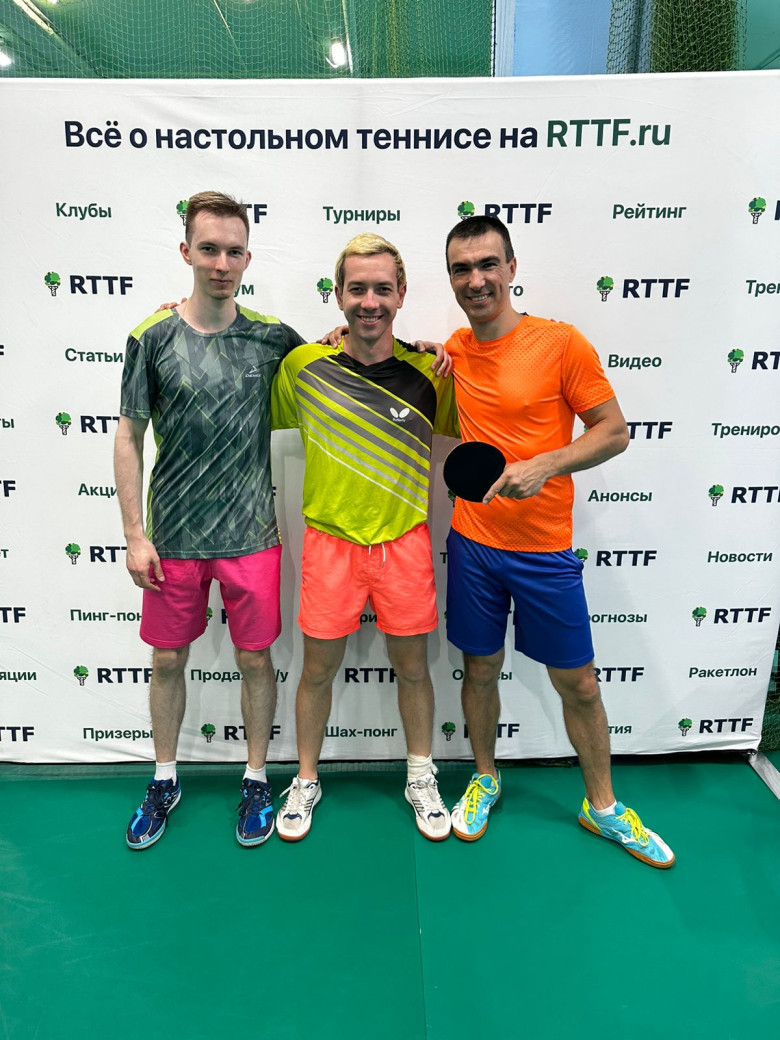 Команда Розовые шорты - настольный теннис фото